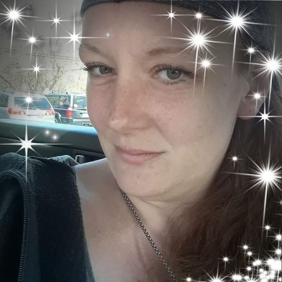 Meet your Posher, Stephanie - Picture 1 of 1